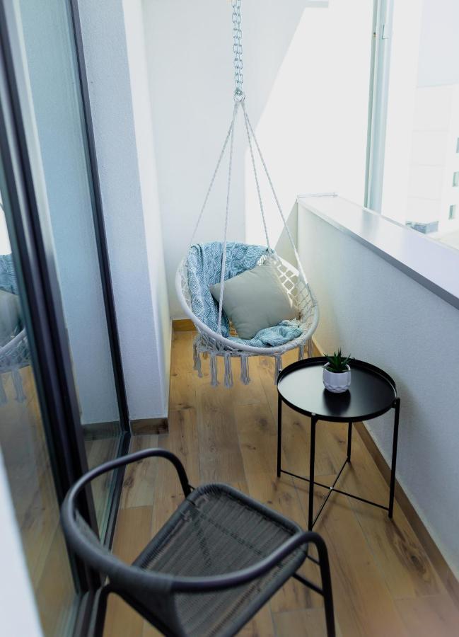 Vibrant Apartment *